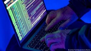 Ucrania denuncia ciberataque masivo contra sitios web del Gobierno