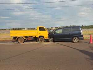 Choque frontal sobre la avenida Roa Bastos en Encarnación