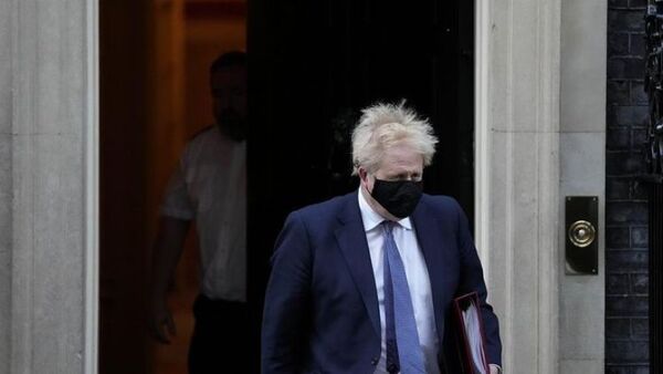 Dos fiestas en Downing Street, la vispera del entierro del principe Felipe, salpican a Boris Johnson
