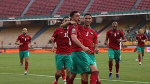 Marruecos pone pie y medio en los octavos de final