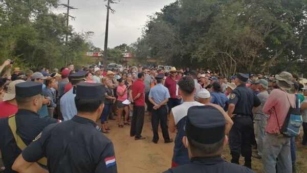 Disputa entre la Municipalidad y una familia por alambrado en una playa