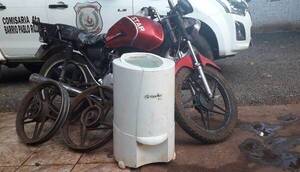 Crónica / Desvalijó a sus vecinos y lo cacharon con las manos en la moto