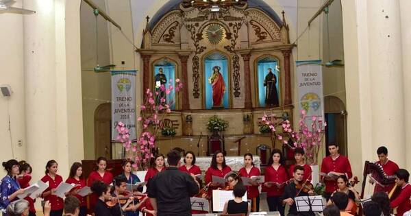 La Nación / Músicos y artistas del Guairá destacan el talento del joven director de orquesta Emmanuel Domínguez