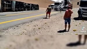Paraguayo puso de pie camión caído en Chile