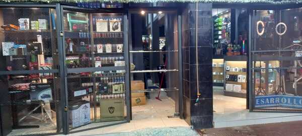 Con tijera corta hierros, malvivientes ingresaron a un local céntrico y hurtaron varios objetos de valor