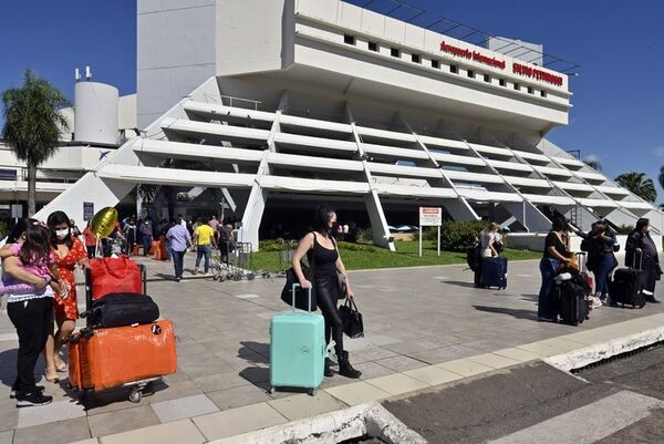 Francés no vacunado es rechazado en Paraguay y volverá a su país - Nacionales - ABC Color