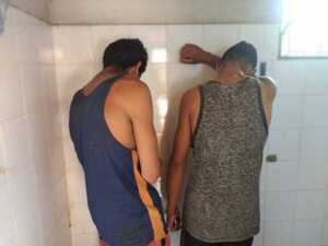 Policia detiene a dos jóvenes que asaltaron a un adulto mayor en Arroyo Pora