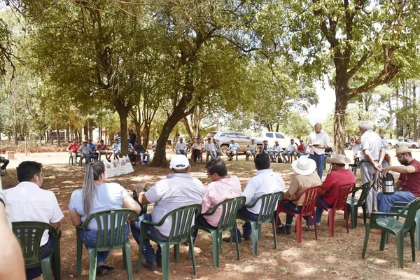 ENTREGA DE MIX DE CORRECTIVOS DE SUELO A PEQUEÑOS AGRICULTORES DEL DISTRITO DE GENERAL ARTIGA - Itapúa Noticias