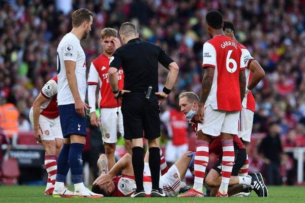 Crónica / Arsenal no logra juntar 11 y aplaza el derbi contra el Tottenham