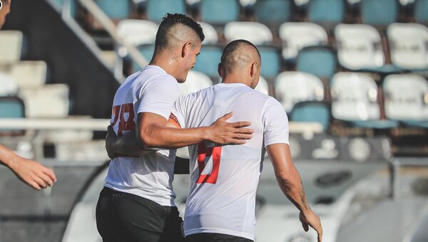 El golazo del 'Pollo' Recalde en el amistoso de Olimpia ante Tacuary