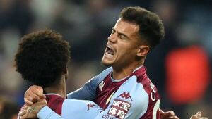 El Aston Villa rescata un empate con un Coutinho estelar