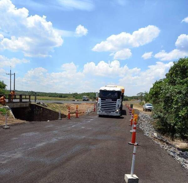Crónica / Ruta PY01: habilitan camino auxiliar en zona de Caapucú por arreglo de puente