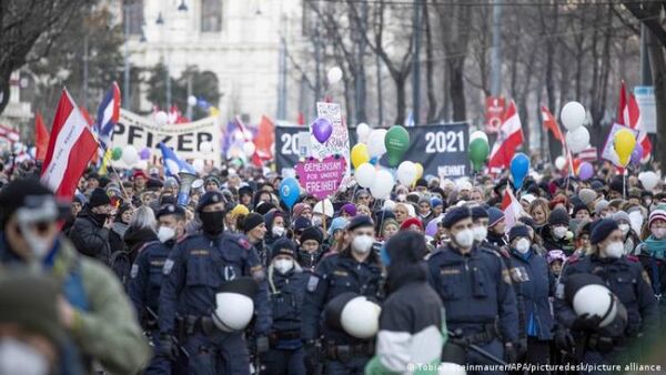 Covid-19: miles protestan en Viena contra la vacunación obligatoria