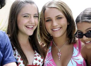 Alexa Nikolas (Nicole Bristow en “Zoey 101”) explota contra libro de Jamie Lynn Spears