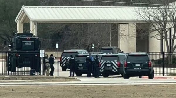Hombre toma de rehenes a cuatro personas en una sinagoga de Texas