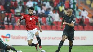 Salah resucita a Egipto con polémica