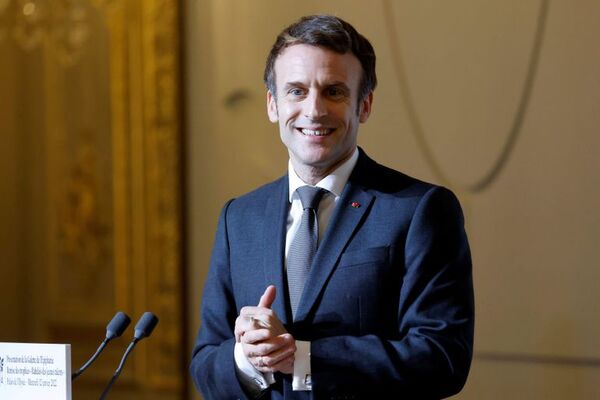Macron anunciará su candidatura según evolucione ómicron, señala prensa - Mundo - ABC Color