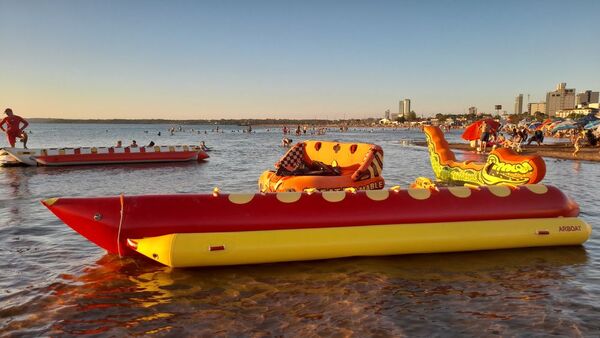 Banana Boat: una aventura en la playa mas concurrida del país