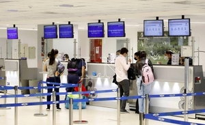 Diario HOY | Extranjeros antivacunas no pudieron ingresar al país