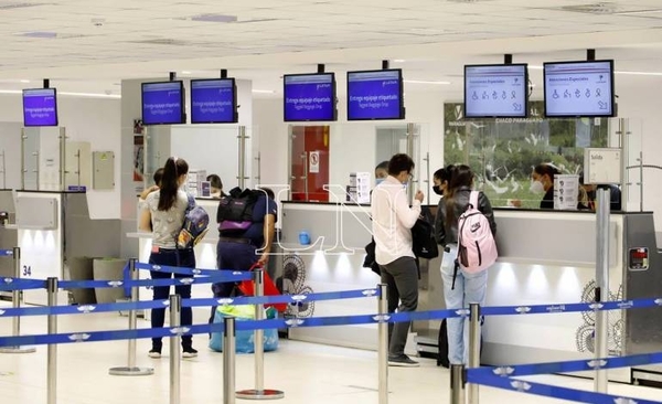 Diario HOY | Extranjeros antivacunas no pudieron ingresar al país