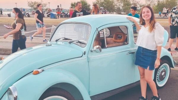 Sorprendió a su hija con el Fusca soñado