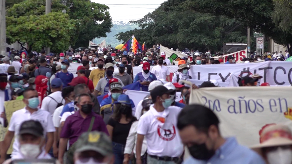 Decenas de salvadoreños comienza reunirse para protestar contra el Gobierno - El Independiente