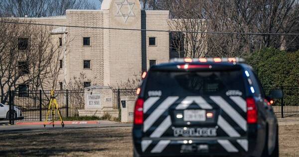 La Nación / Condenan toma de rehenes en sinagoga de Texas que duró 10 horas