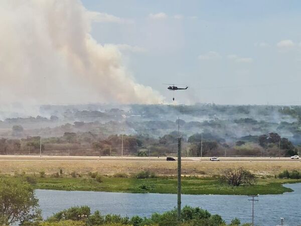 Incendios no cesan y bomberos suplican parar con quema de basura - Nacionales - ABC Color