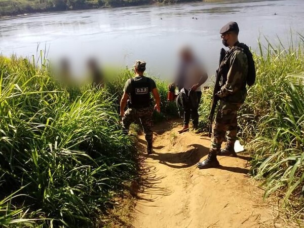 Tras vuelco en Itapúa, cruzaron en forma clandestina y fallecieron en la Argentina