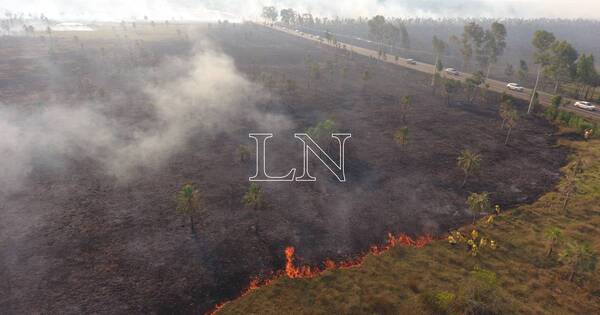 La Nación / Testigo denuncia que desde camioneta tiraban bolitas de trapo para iniciar incendios