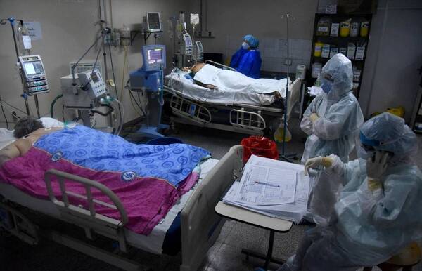 Crónica / Gorditos y no vacunados llenan los hospitales con la llegada del Ómicron ndaje
