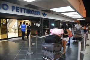 Paraguay impide ingreso de cuatro extranjeros sin certificado de vacunación - Noticiero Paraguay