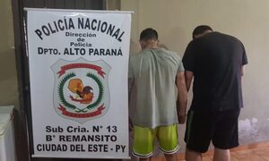 Dos jóvenes detenidos con parte de las remeras hurtadas de la casa del árbitro Carlos Paul Benítez – Diario TNPRESS