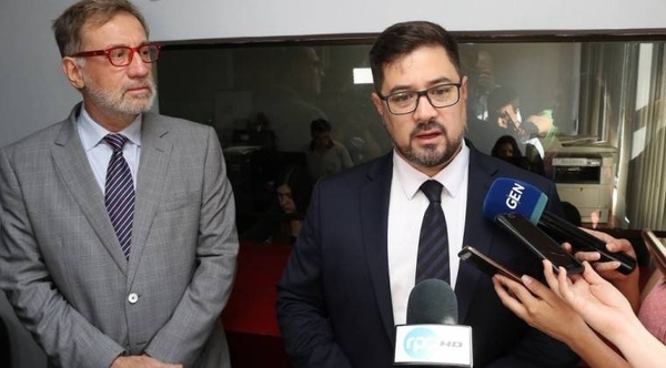 Diario HOY | Cuestionan manejo poco serio de Giuzzio sobre caso HC