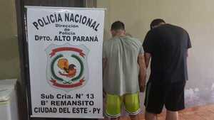 Jóvenes que ofrecían remeras hurtadas a través del WhatsAap terminan presos - La Clave