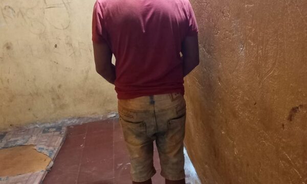 Borracho y celoso quemó cama, colchones de sus hijos y otras pertenencias de la casa