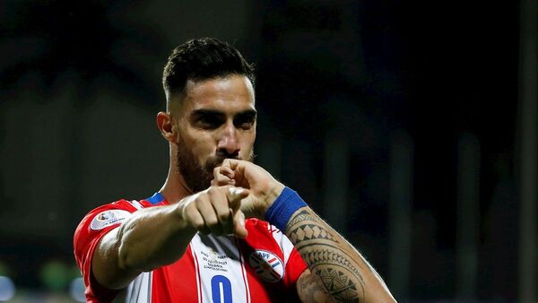 Gabriel Ávalos firma contrato bajo esquema de productividad