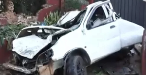 Abogado muere luego de terminar en patio de vivienda con su vehículo - Noticiero Paraguay