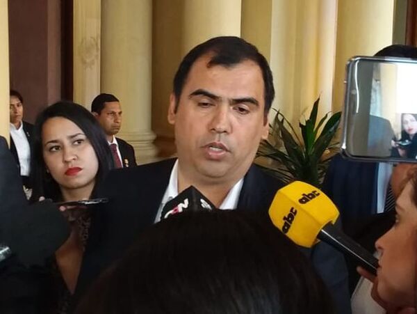 Pese a evidencias de presunto despilfarro, Díaz Verón justifica transferencias de dinero - Nacionales - ABC Color
