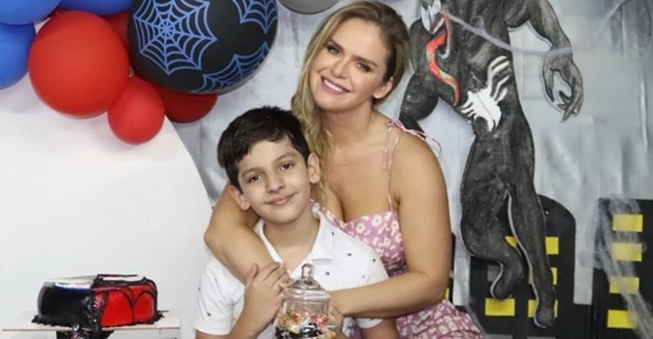 Gabi Wolscham celebró acorde a nuestro clima el cumple de su hijo