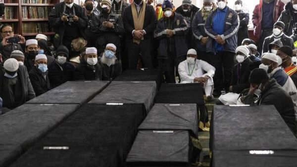 Multitudinario funeral por las 17 víctimas del incendio del Bronx en Nueva York este domingo