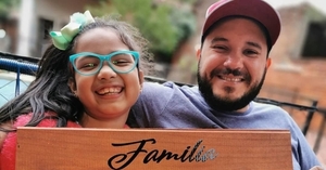 La alegría de José Ayala al revivir su infancia con su hija