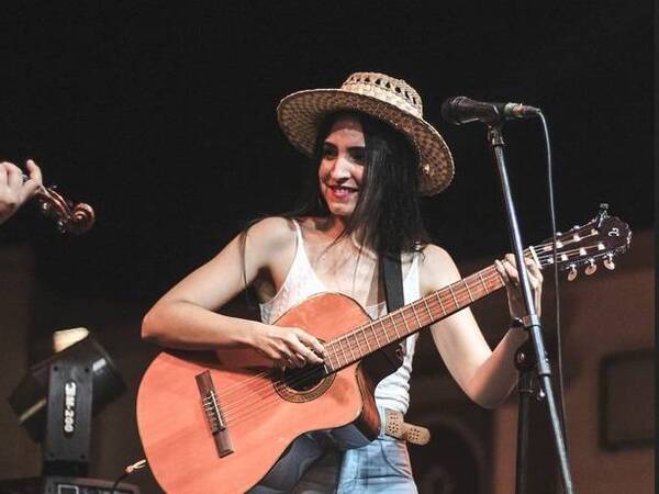 Crónica / [VIDEO] Cantante apenamí llegó a un festival: “No sabemos si nos hicieron amarre o payé"