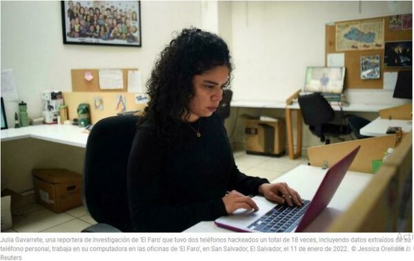 El Salvador: 22 periodistas de
