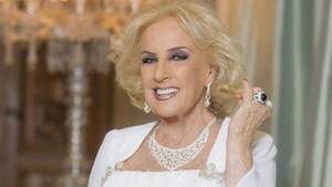 Crónica / Pillaron a Mirtha Legrand en short
