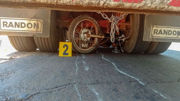 Motociclista muere tras chocar contra un camión en Ciudad del Este
