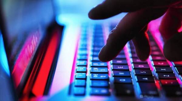 Crónica / Pedófilos al acecho: hay que vichear qué hacen los peques en internet, he'i fiscal