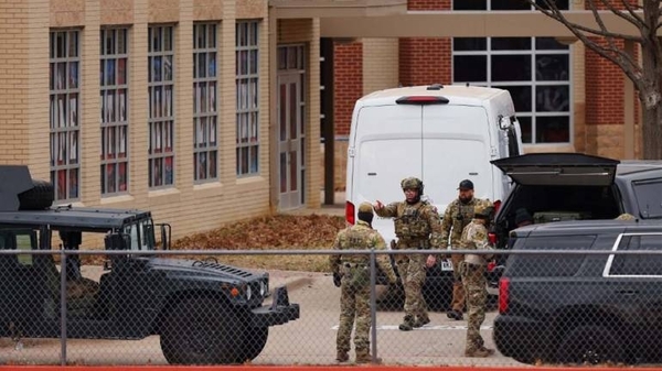Diario HOY | Rabino dice que aceleró fin de toma de rehenes en Texas arrojándole una silla al secuestrador