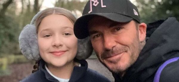 Critican a David Beckham por besar en la boca a su hija de 10 años