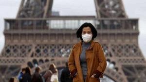 Diario HOY | París restituye la obligación de mascarilla en la calle pero solo en espacios concurridos